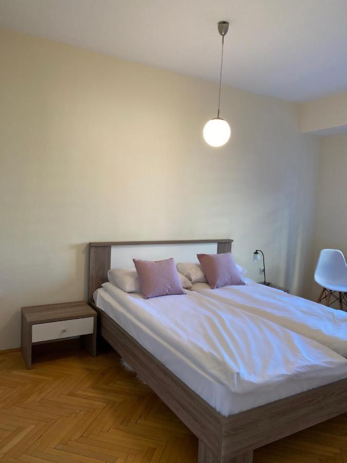 M&C Central Apartment Skopje Extérieur photo